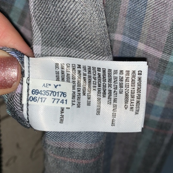 AMERICAN EAGLE OUTFITTERS Boyfriend Fit Button Down  - Burnout - Picture 11 of 15